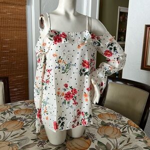 Polka dot off shoulder top. Size M. NEW